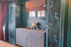 Bedroom-cabinets-wallpaper