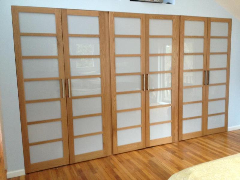 Oak-bedroom-closet-door