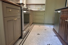 Green-kitchen-cabinets